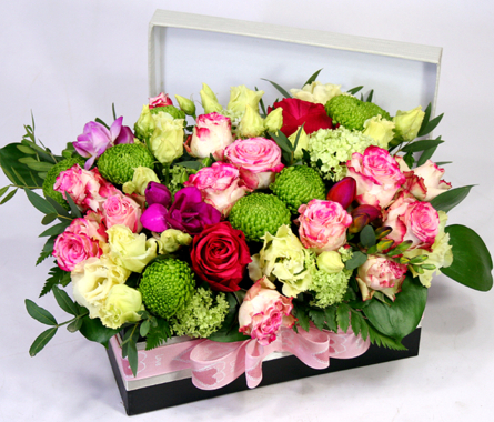 Virágposta - Tavaszi szerelem - Virágbox minirózsákkal