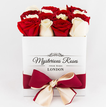 Virágposta - Rózsabox piros-fehérben - Rózsadoboz